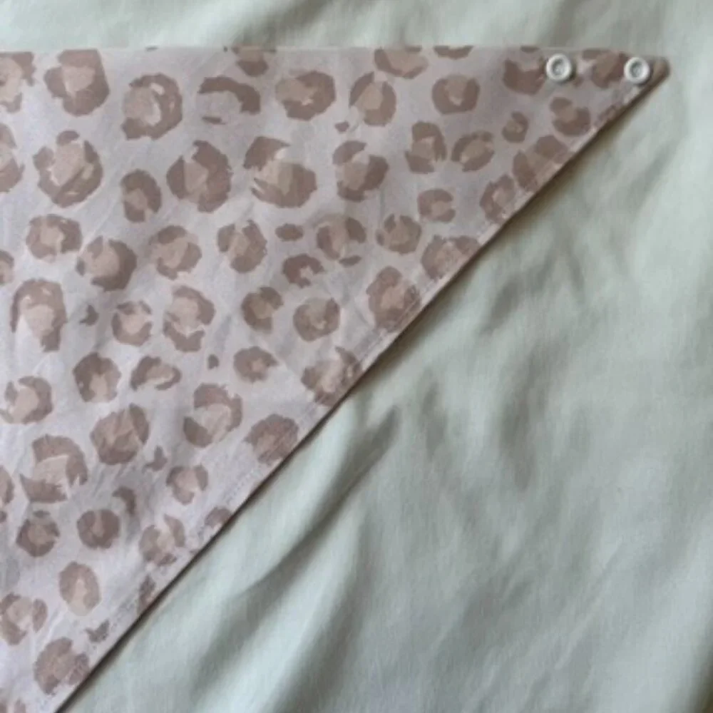 NWT, Canoodle Leopard Pattern Dog Bandana, Pink, Size L